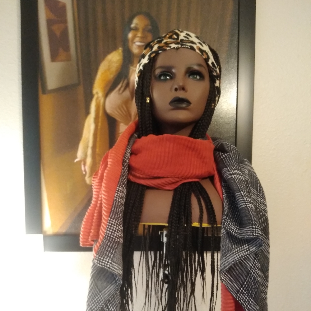 Please welcome my new model Fatima for sale is the scarf she winter time fine - Picture 3 of 14